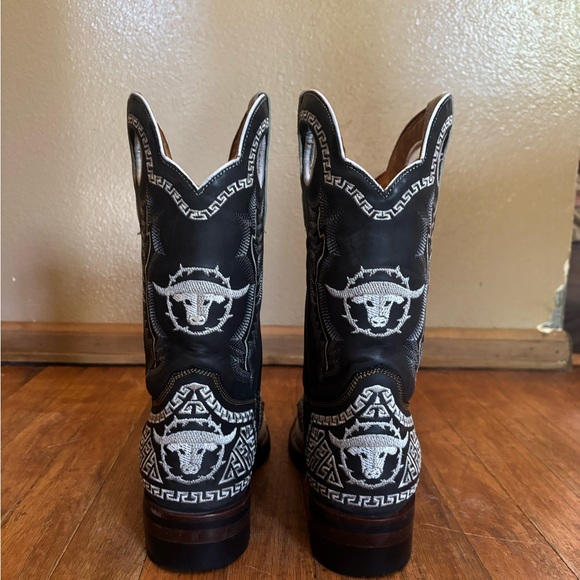 Men's Stylish Black and White Western Cowboy Boots - Picture 8 of 12
